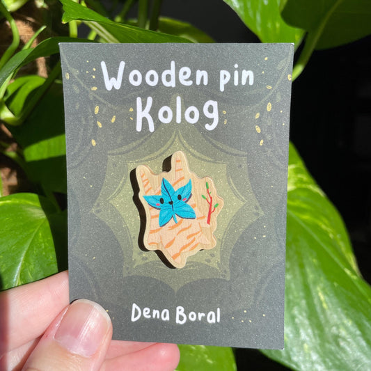 Pin de Madera Kolog azul Zelda | Zelda Blue Kolog Natural Wooden Pin Badge | ECO Friendly Pine Wood