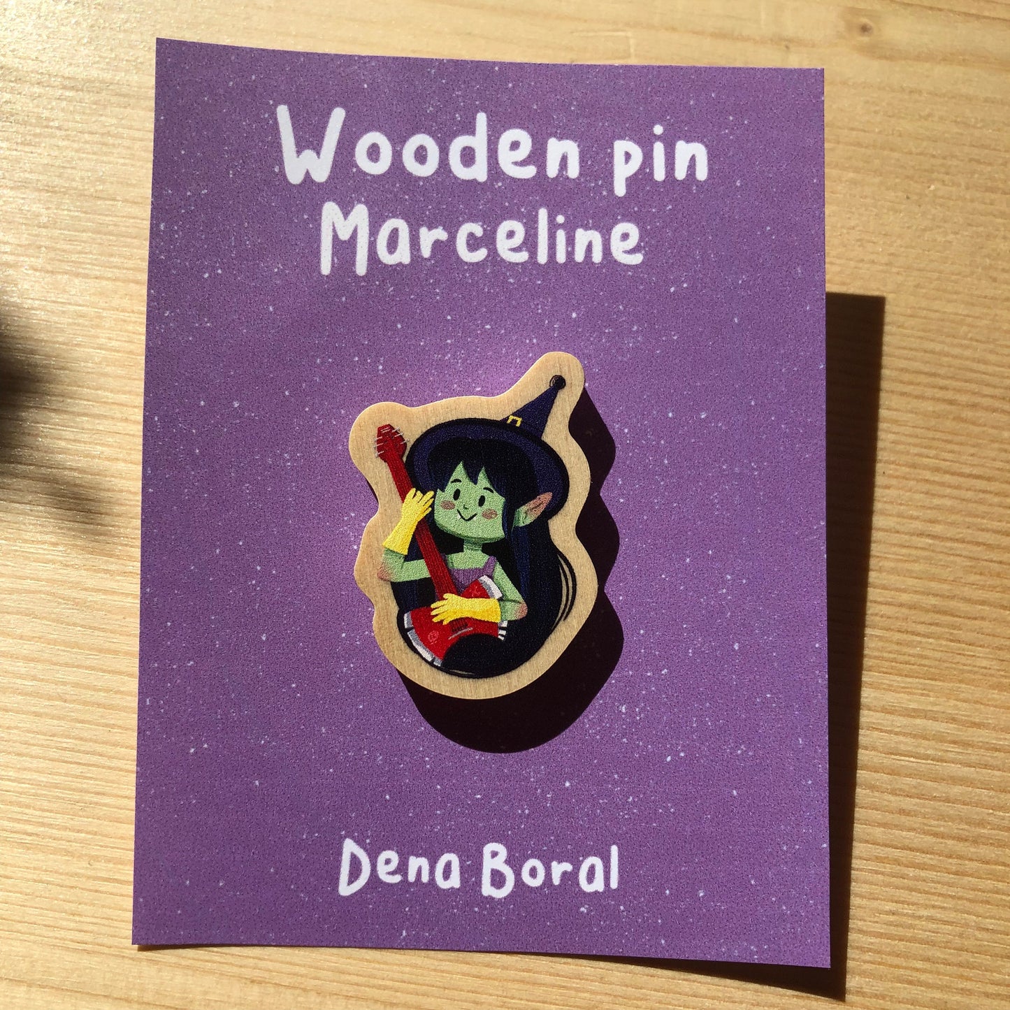 Pin de Madera Marceline Hora de Aventuras | Wooden Pin Inspired | Pin Original Regalo Eco Friendly Madera Natural
