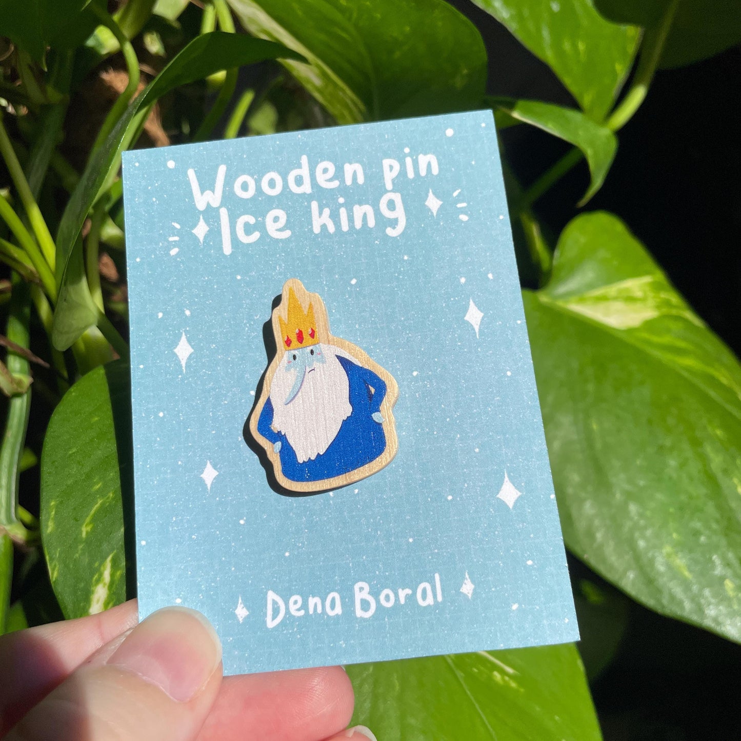 Rey Hielo Pin de madera natural | Madera natural de pino | Colección Hora de Aventuras | Adventure Time Ice King