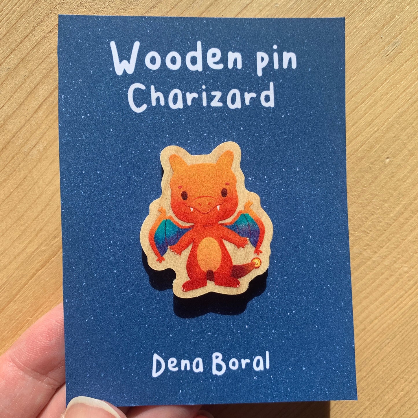 Pin de Madera Charizard-poke | Charizard-Poke Wooden Pin Badge | Charizard Poke