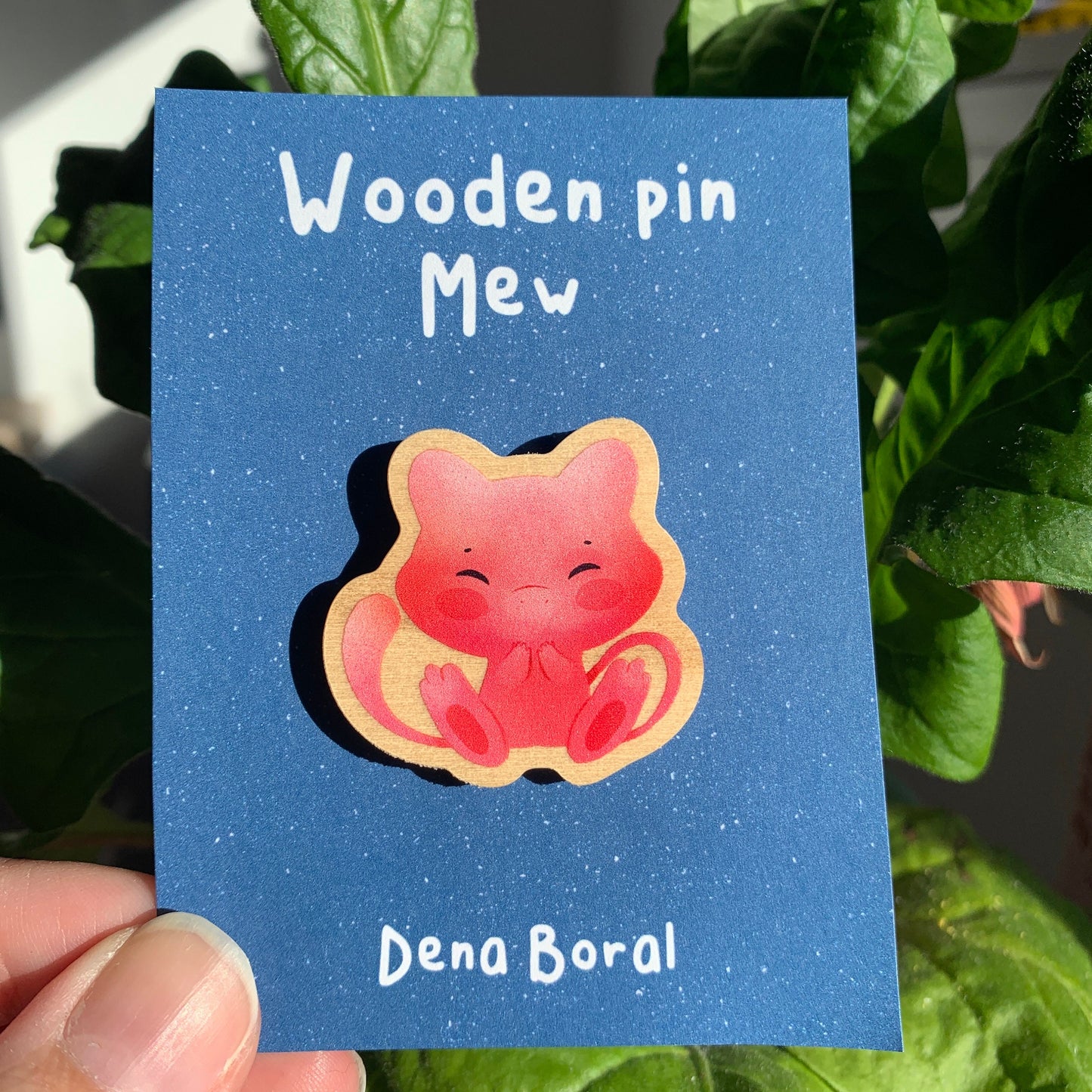 Pin de Madera Mew-poke| Mew Wooden Pin Badge | Mew Poke
