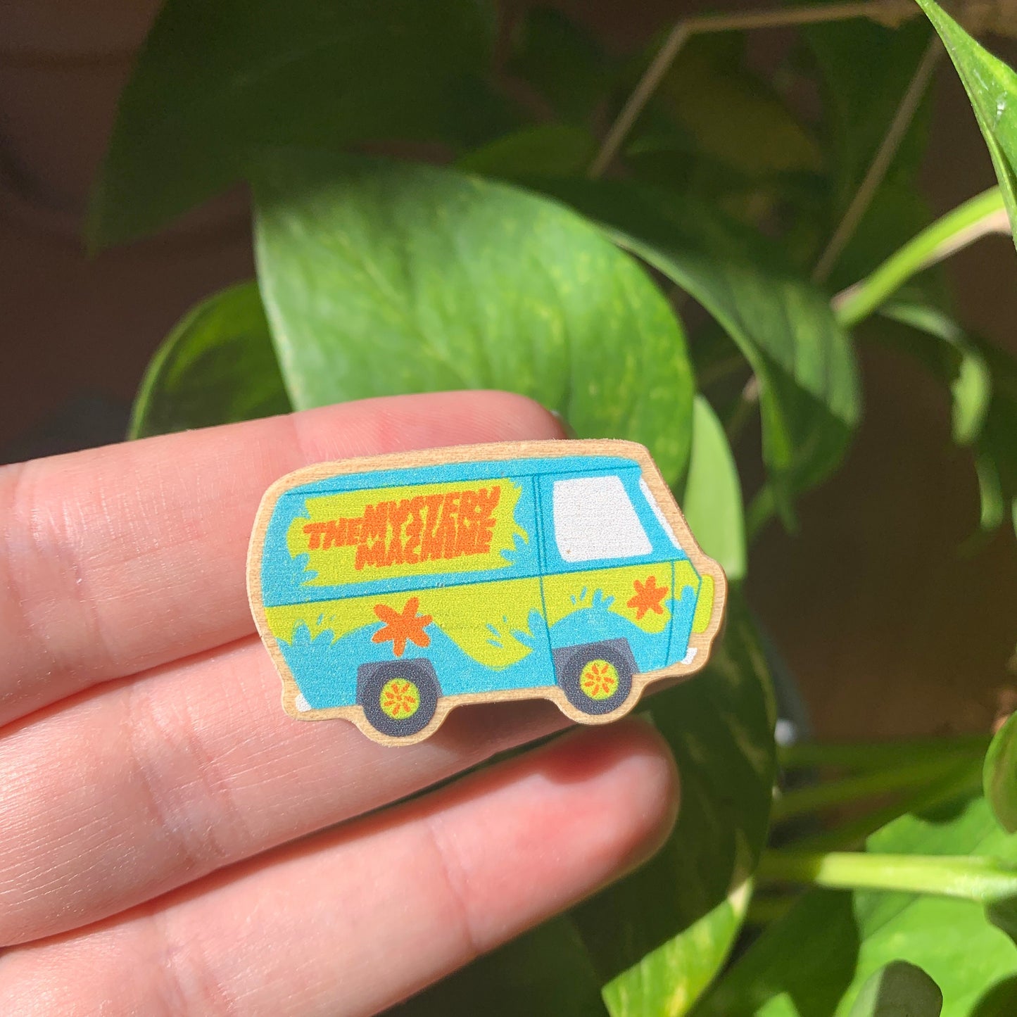 Pin de Madera The Mistery Machine | Furgoneta Scooby Años 90 Dibujos animados | Wooden Pin Badge