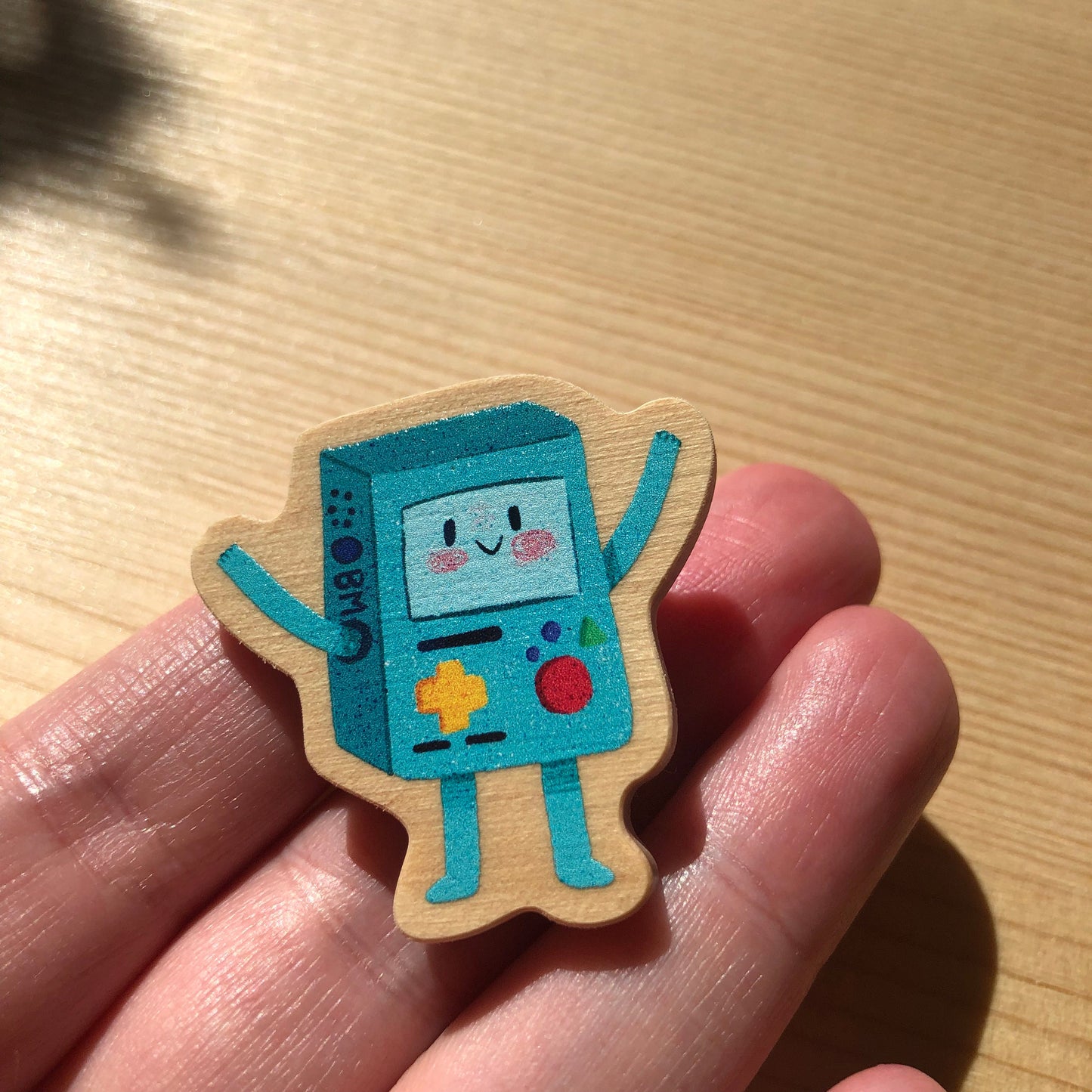 Pin de Madera BMO Hora de Aventuras | Wooden Pin Inspired | Pin Original Regalo Eco Friendly Madera Natural