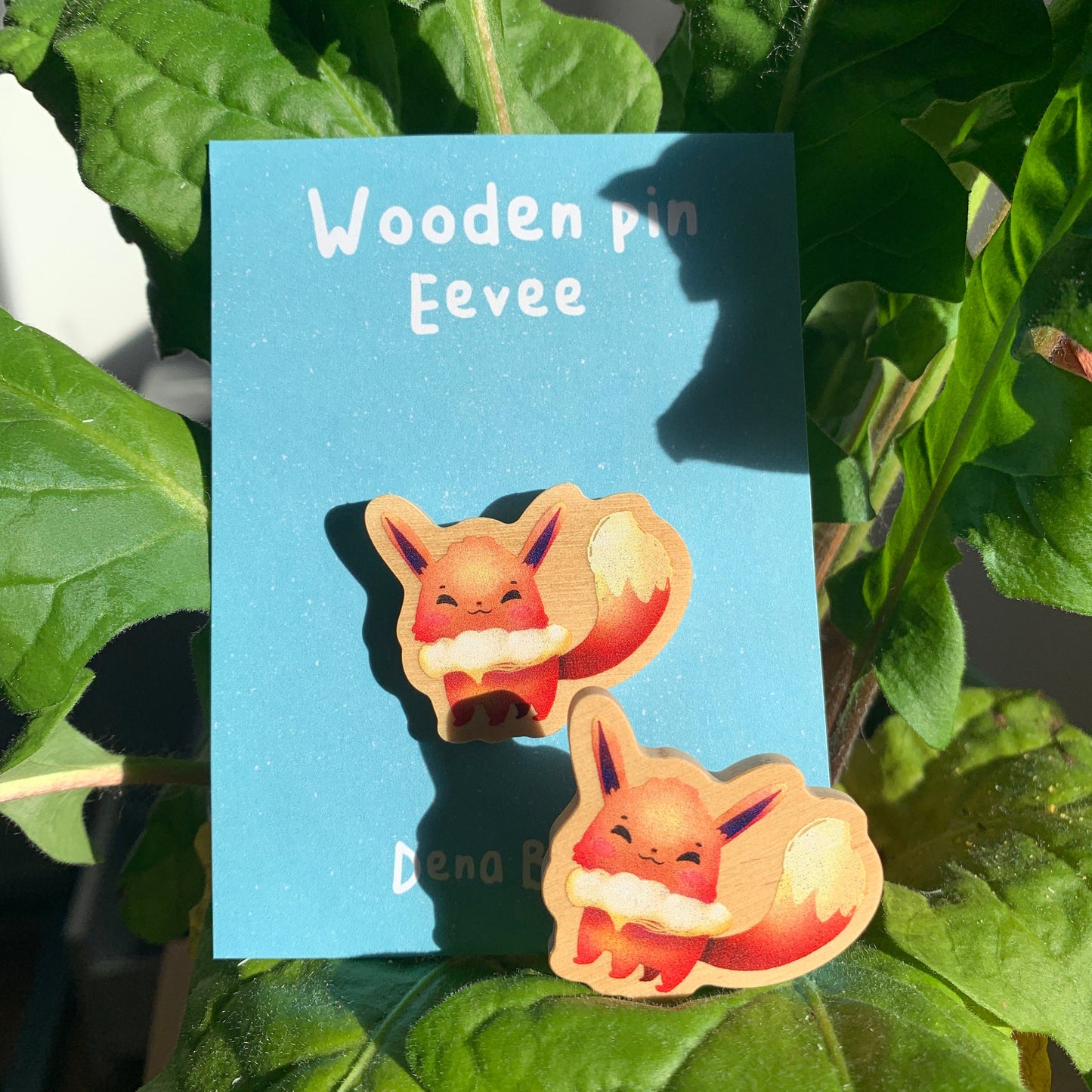 Pin de Madera Eevee-poke | Eevee-poke Wooden Pin Badge |