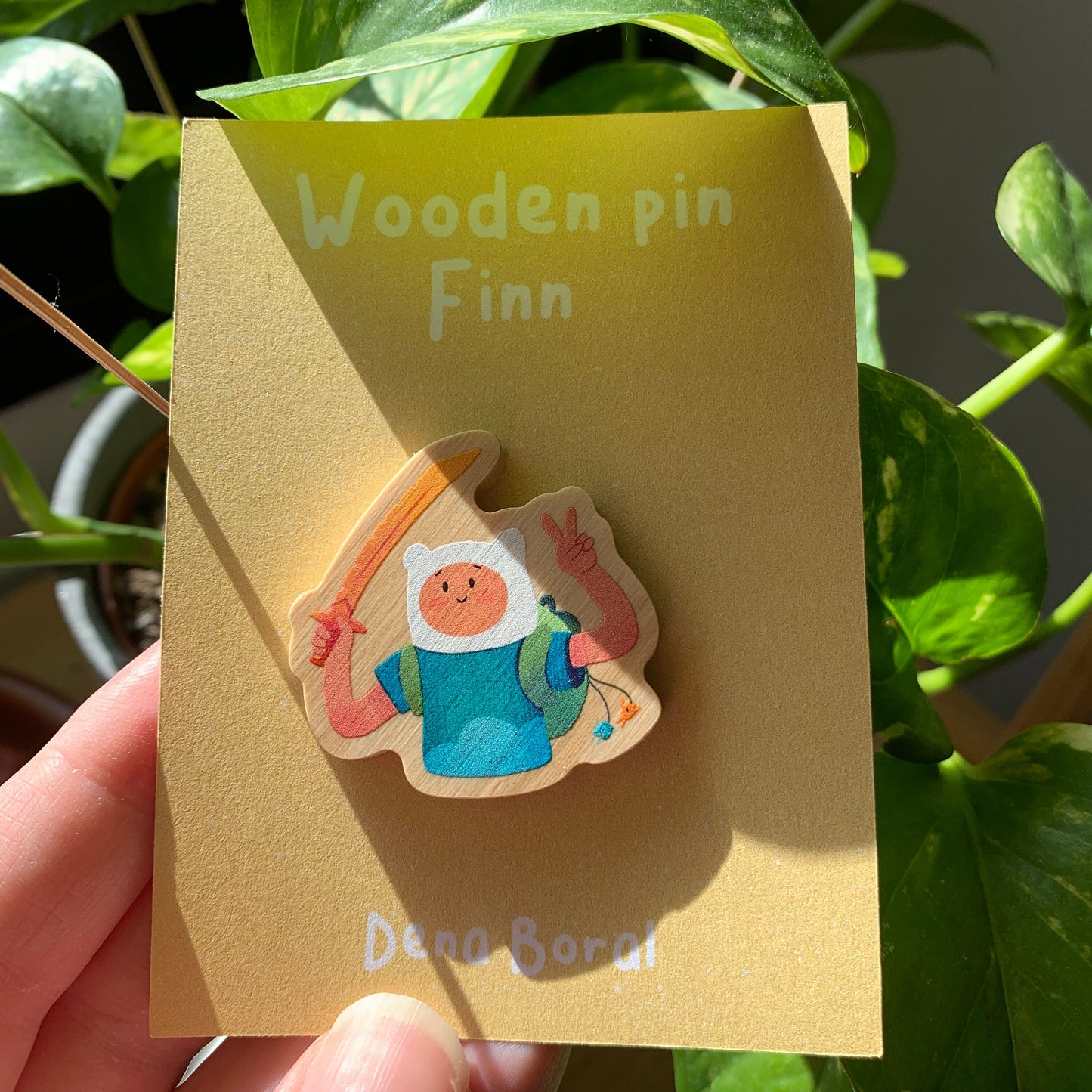 Pin de Madera Finn Hora de Aventuras | Finn el humano Wooden Pin Inspired | Pin Original Regalo Eco Friendly Madera Natural