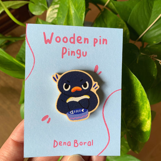 Pin de Madera Pingu Hambriento | Hungry Pingu Wooden Pin Badge | Meme Pingu