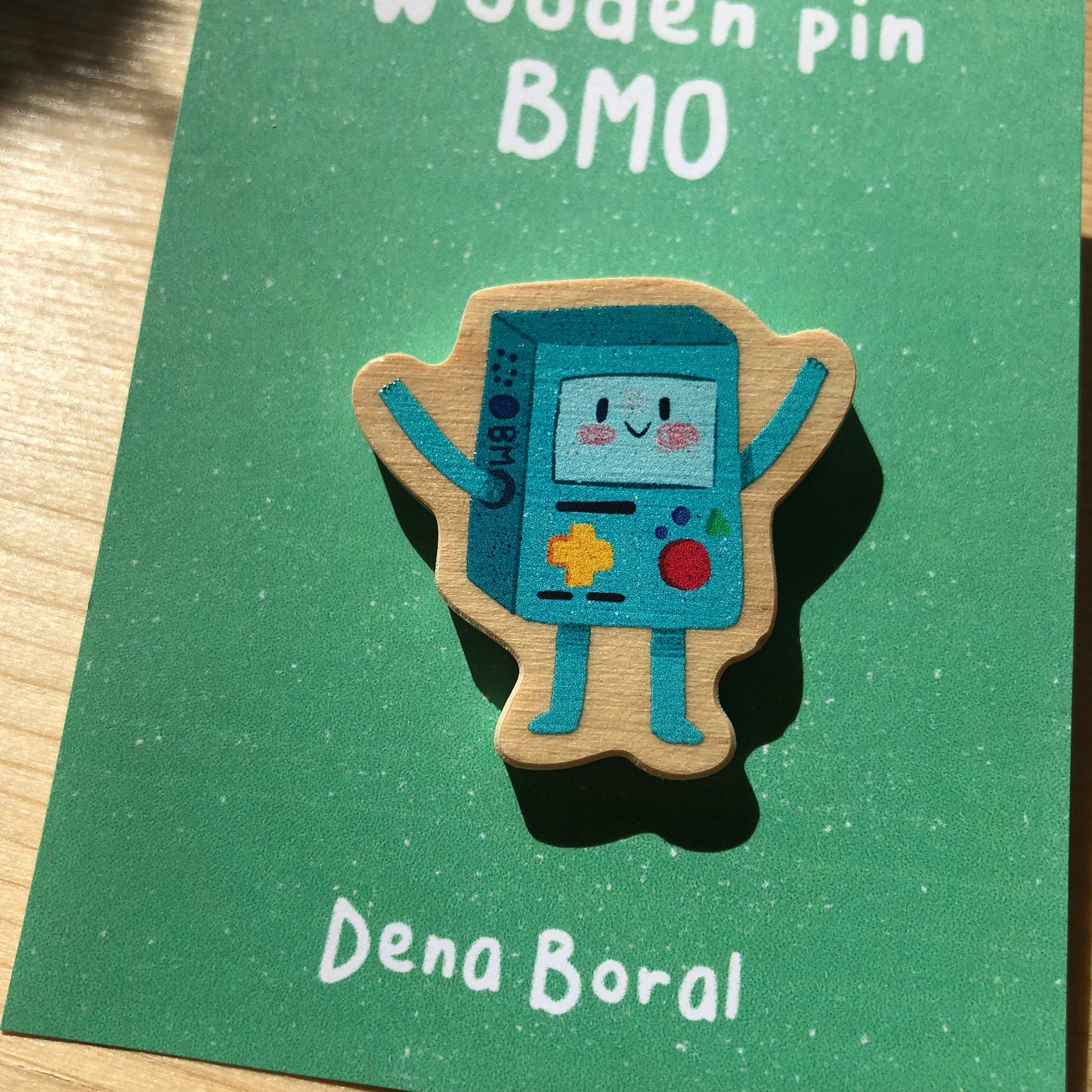 Pin de Madera BMO Hora de Aventuras | Wooden Pin Inspired | Pin Original Regalo Eco Friendly Madera Natural