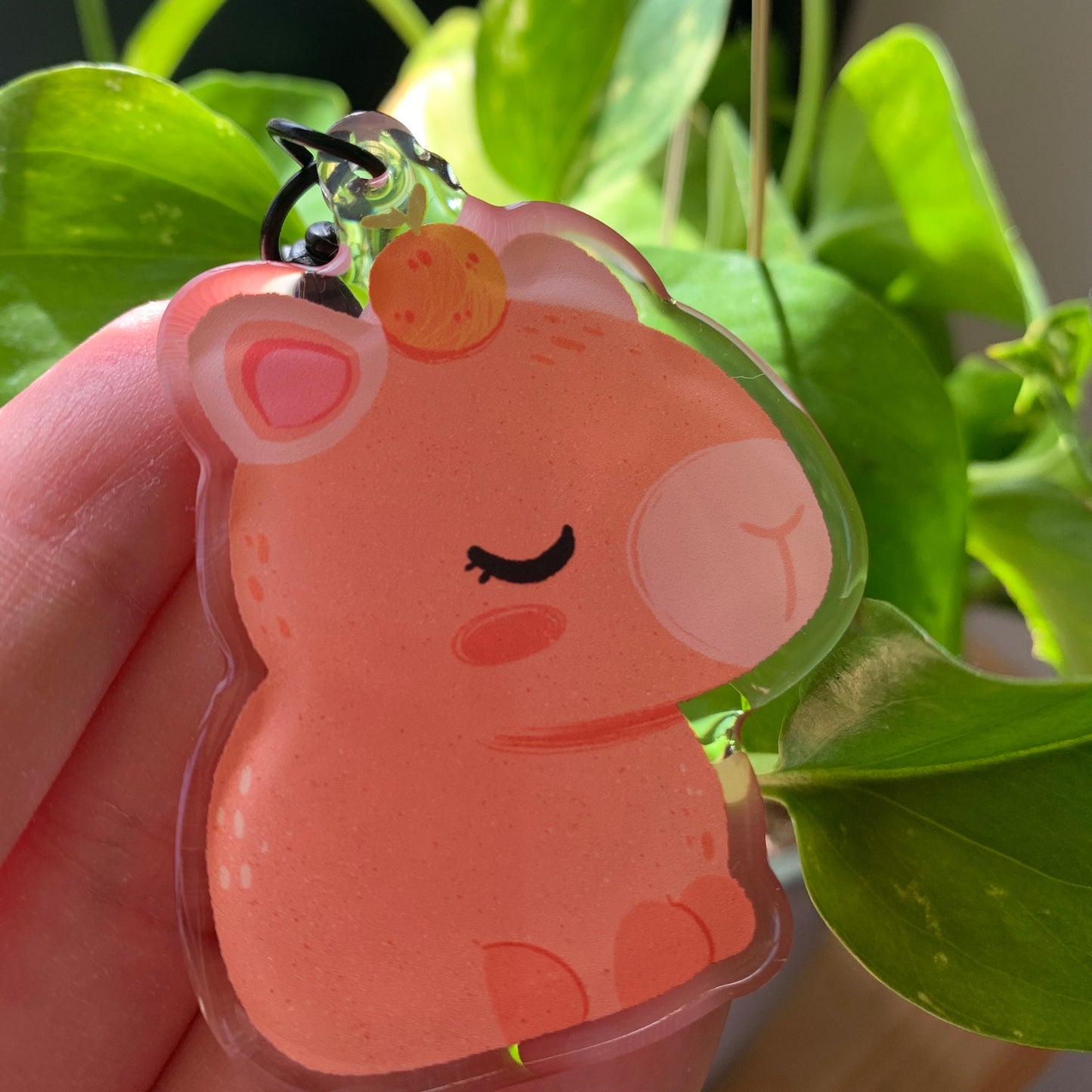 Baby Capybara Keyring: Llavero acrilico epoxy, Colgante llaves mochila