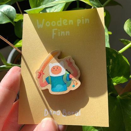 Pin de Madera Finn Hora de Aventuras | Finn el humano Wooden Pin Inspired | Pin Original Regalo Eco Friendly Madera Natural