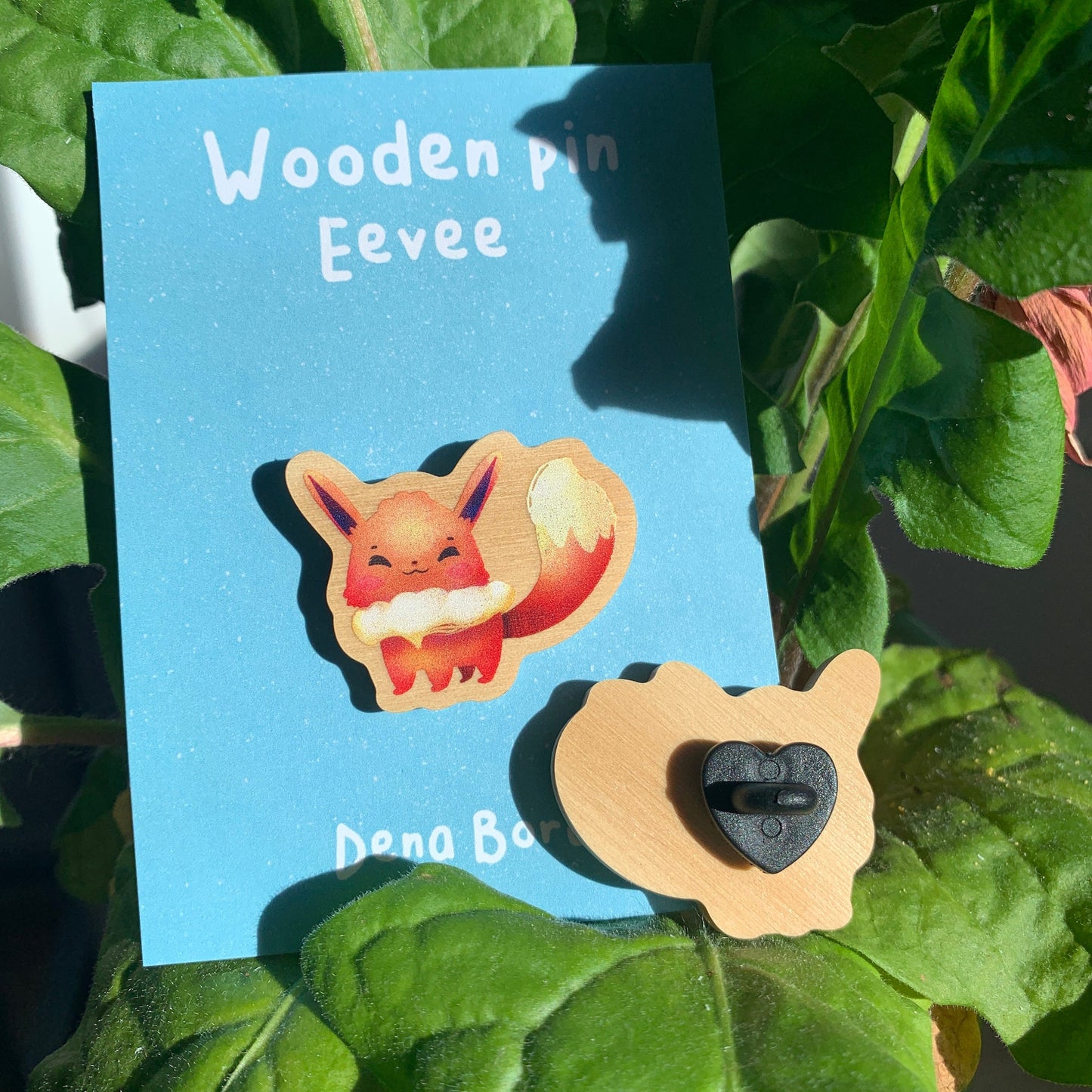 Pin de Madera Eevee-poke | Eevee-poke Wooden Pin Badge |