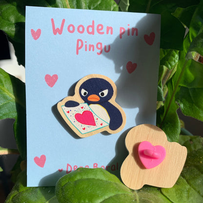 Pin de Madera Pingu enfadado San Valentin | angry pingu Wooden Pin Badge | Angry Pingu San Valentin