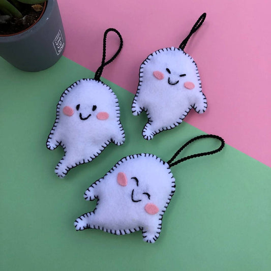 Fantasma: Adorno de fieltro hecho a mano, diseño original. Decoración Arbol de Navidad y Halloween