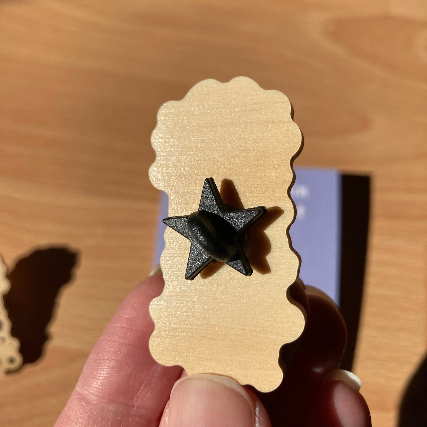 Pin de Madera Hollow Knight: Wooden Pin Inspired Videogame,  Original Regalo Eco Friendly Madera Natural