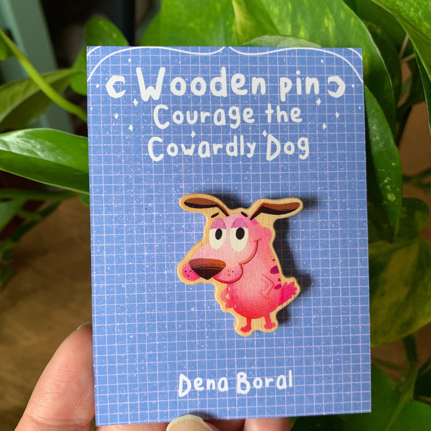 Pin de Madera Agallas el perro cobarde | Courage The Cowardly Dog Natural Wooden Pin Badge | ECO Friendly Pine Wood