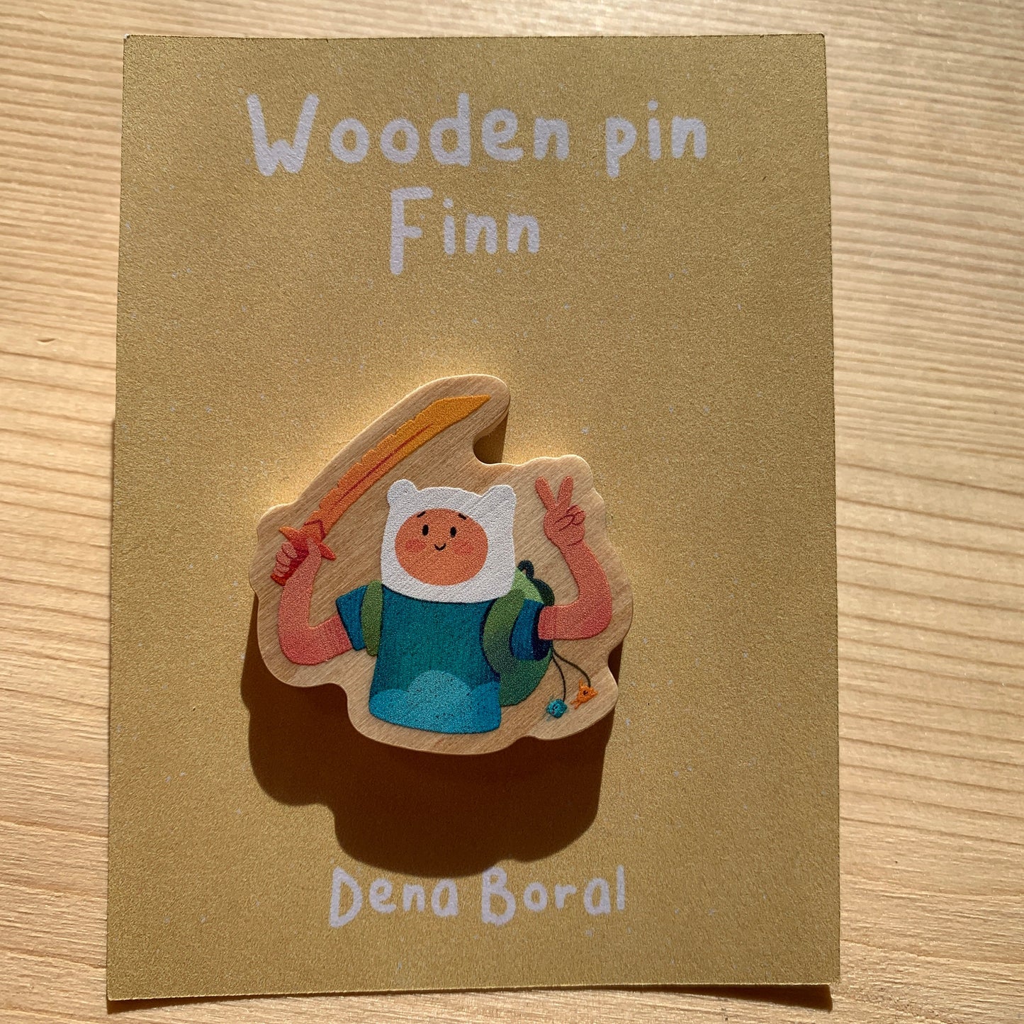 Pin de Madera Finn Hora de Aventuras | Finn el humano Wooden Pin Inspired | Pin Original Regalo Eco Friendly Madera Natural