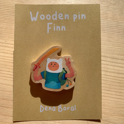Pin de Madera Finn Hora de Aventuras | Finn el humano Wooden Pin Inspired | Pin Original Regalo Eco Friendly Madera Natural