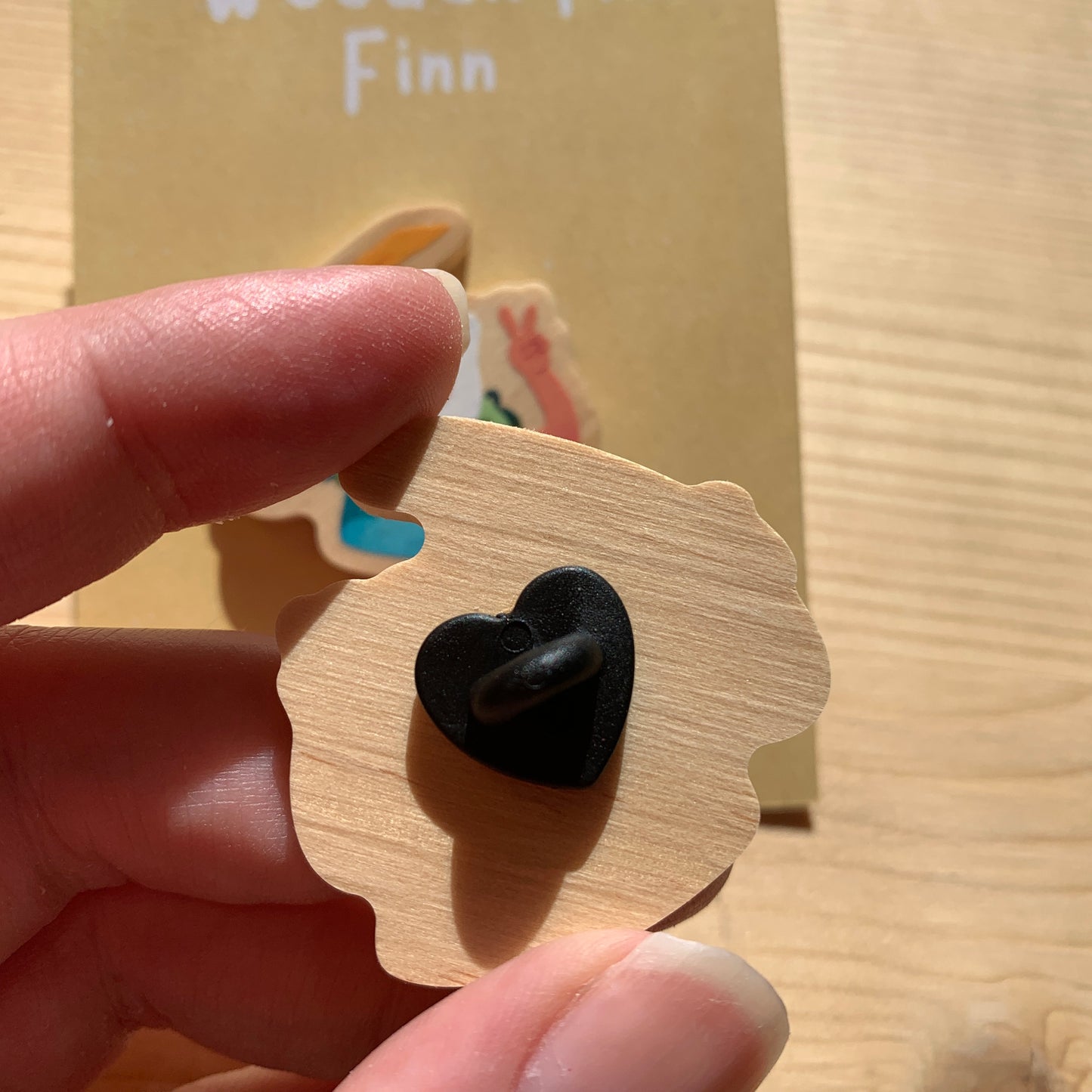 Pin de Madera Finn Hora de Aventuras | Finn el humano Wooden Pin Inspired | Pin Original Regalo Eco Friendly Madera Natural