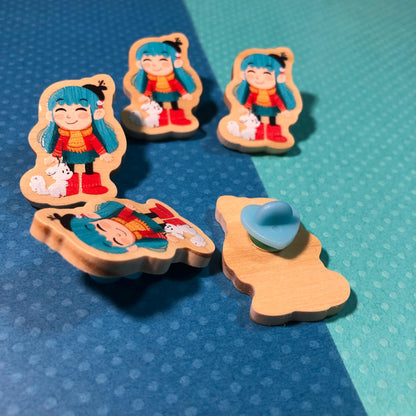 Pin de Madera Hilda | Wooden Pin Inspired Hilda The Series | Pin Original Regalo Eco Friendly Madera Natural