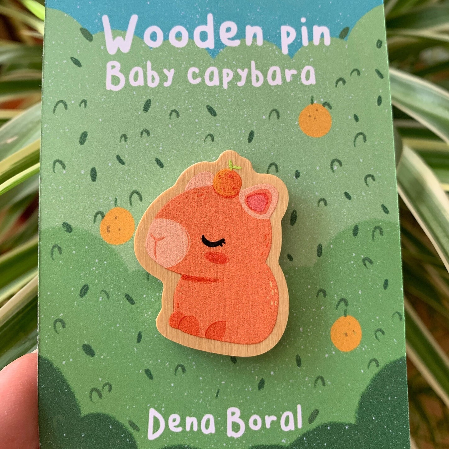Pin de madera natural Baby Capybara diseño original