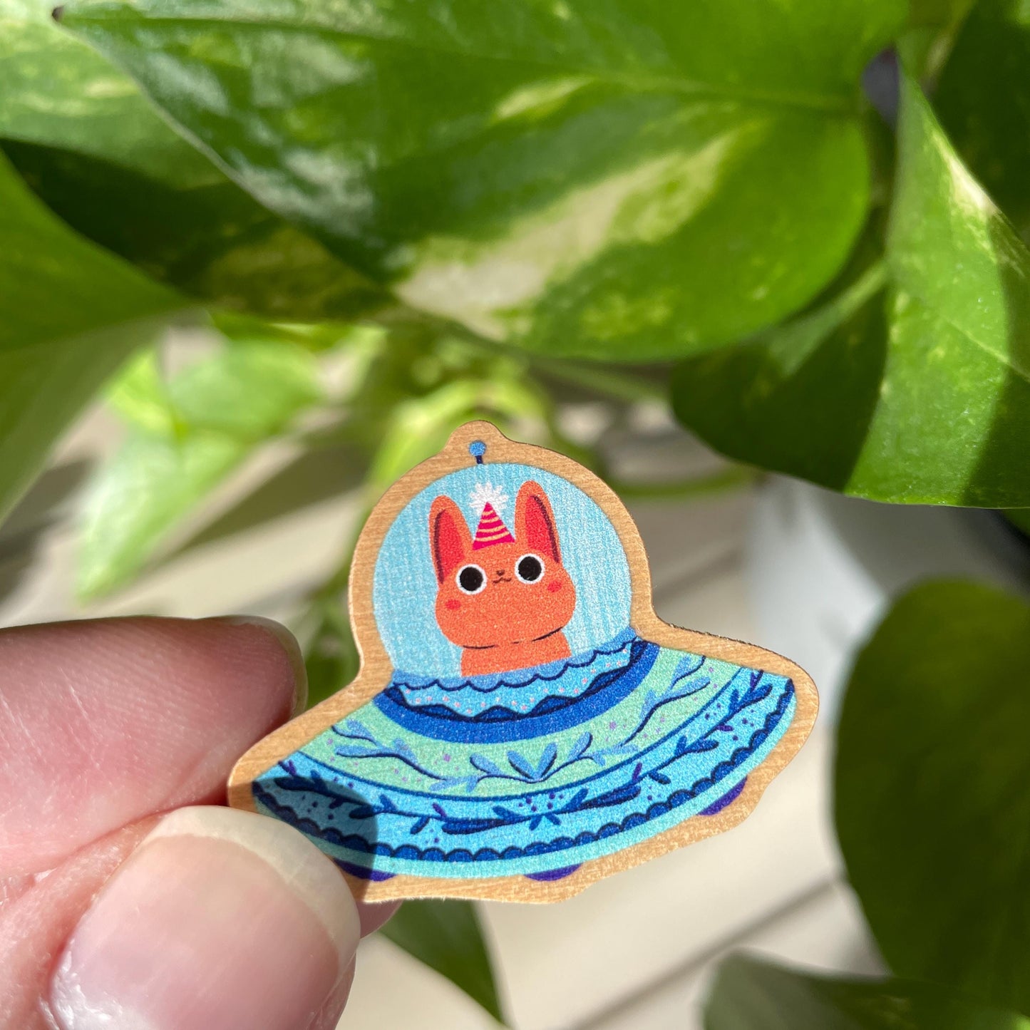 Pin de Madera UFO. Diseño sorpresa (7 modelos diferentes) | Wooden Pin Arte Original | Pin Regalo Eco Friendly Madera Natural