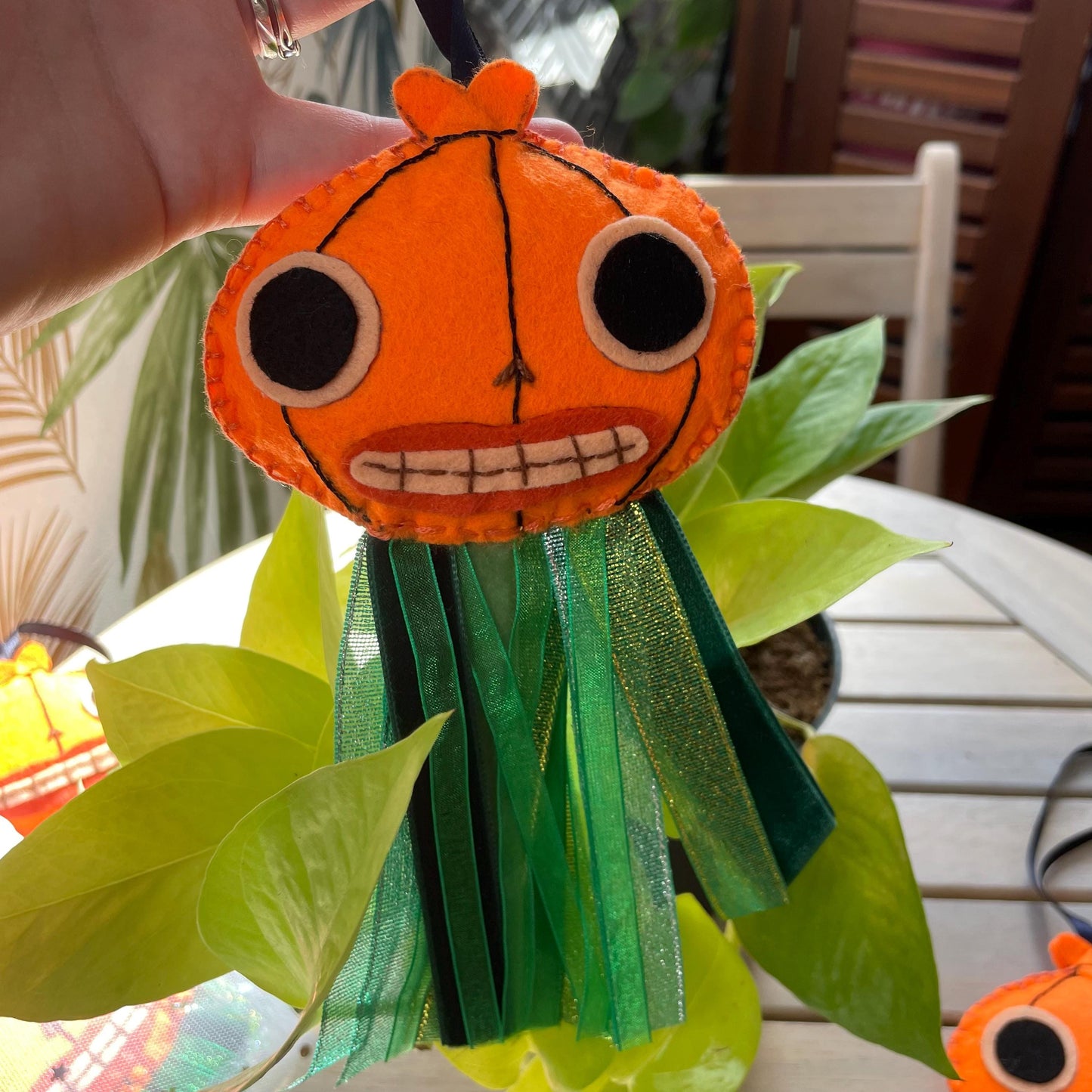 Enoch: Adorno de fieltro hecho a mano, Over The Garden Wall. Decoración para árbol de navidad y Halloween, Más Allá del Jardín