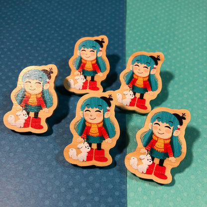 Pin de Madera Hilda | Wooden Pin Inspired Hilda The Series | Pin Original Regalo Eco Friendly Madera Natural