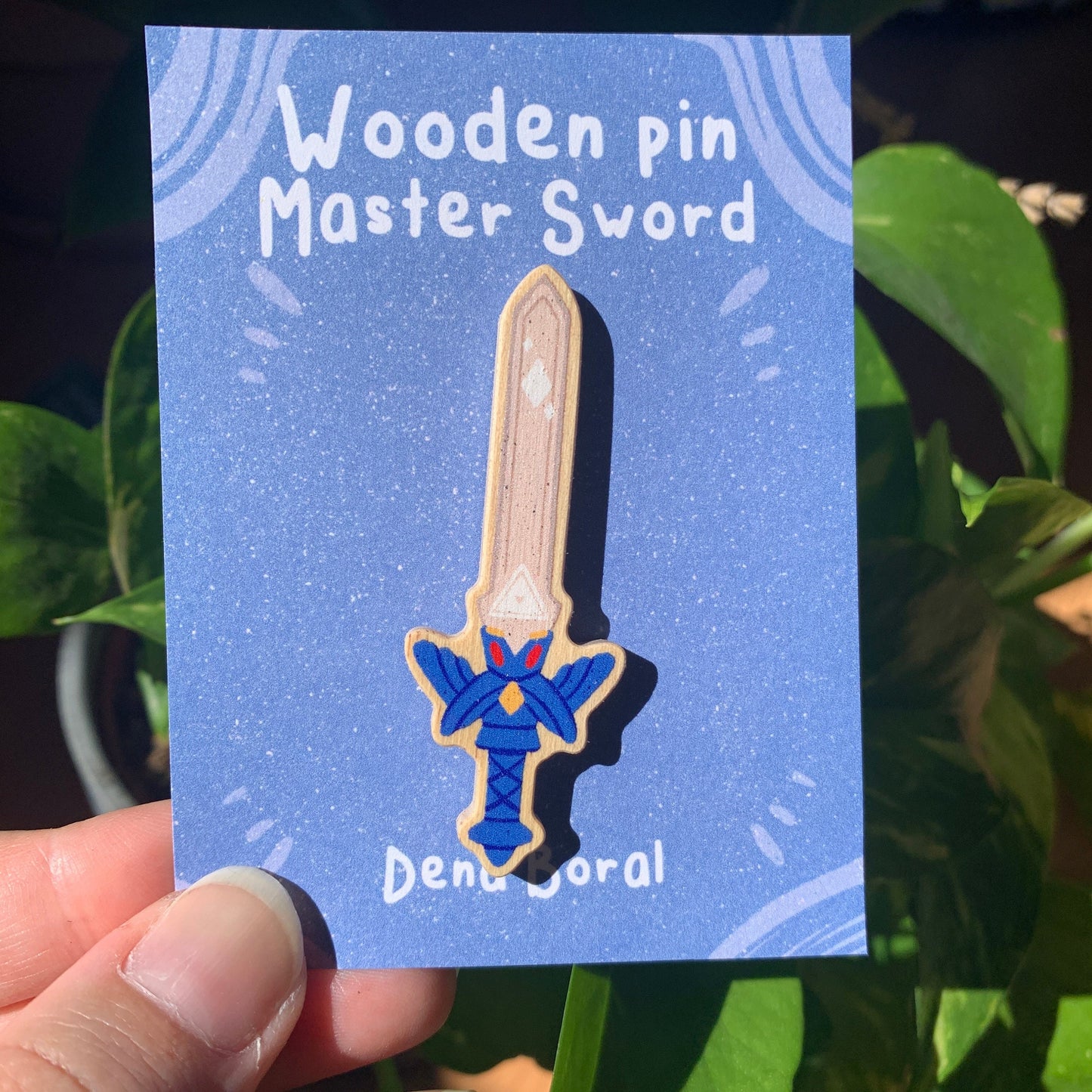 Pin de Madera Zelda Espada | Zelda Master Sword Natural Wooden Pin Badge | ECO Friendly Pine Wood