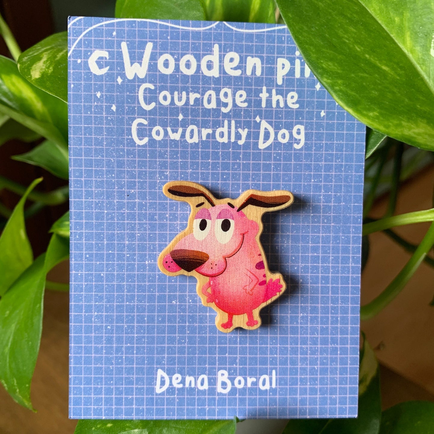 Pin de Madera Agallas el perro cobarde | Courage The Cowardly Dog Natural Wooden Pin Badge | ECO Friendly Pine Wood