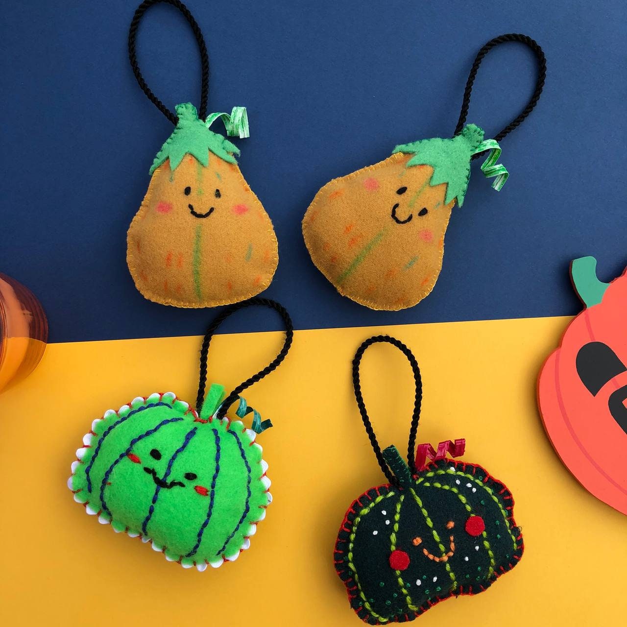 Calabaza Naranja Claro | Adorno de fieltro hecho a mano, diseño original. Decoración Arbol de Navidad Halloween