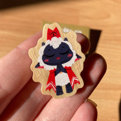 Pin de Madera Cult of the Lamb Ojos cerrados| Wooden Pin Inspired | Pin Original Regalo Eco Friendly Madera Natural