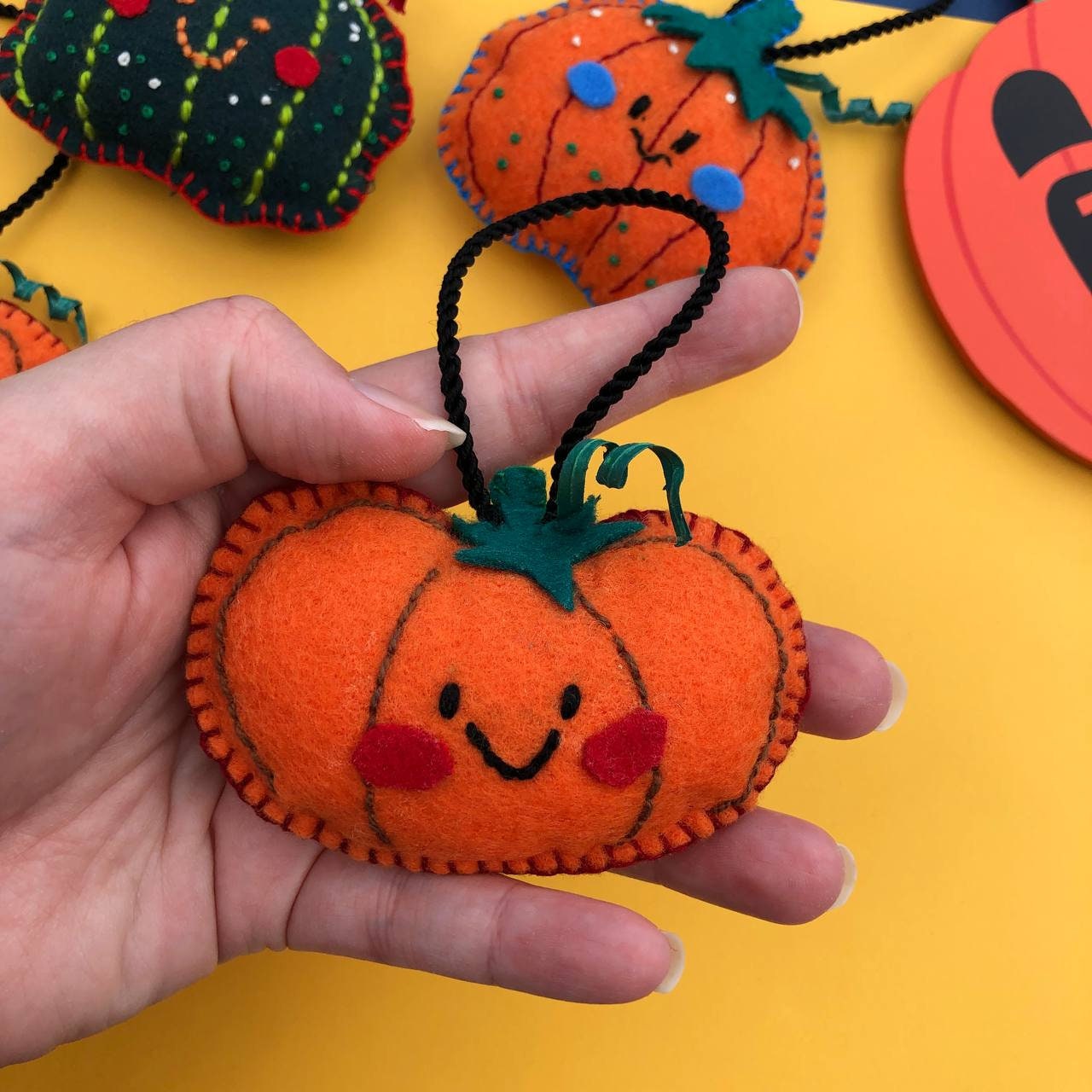 Calabaza Naranja | Adorno de fieltro hecho a mano, diseño original. Decoración Arbol de Navidad