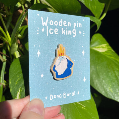Rey Hielo Pin de madera natural | Madera natural de pino | Colección Hora de Aventuras | Adventure Time Ice King