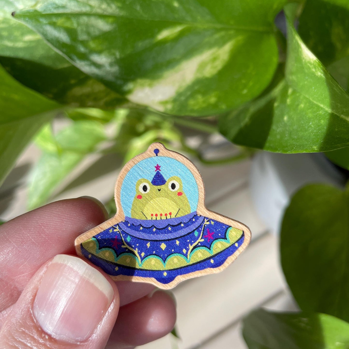 Pin de Madera UFO. Diseño sorpresa (7 modelos diferentes) | Wooden Pin Arte Original | Pin Regalo Eco Friendly Madera Natural