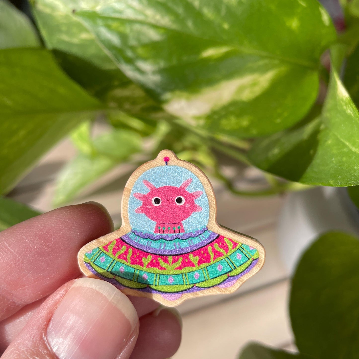 Pin de Madera UFO. Diseño sorpresa (7 modelos diferentes) | Wooden Pin Arte Original | Pin Regalo Eco Friendly Madera Natural