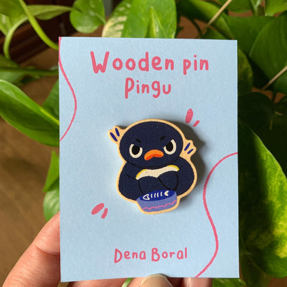 Pin de Madera Pingu Hambriento | Hungry Pingu Wooden Pin Badge | Meme Pingu