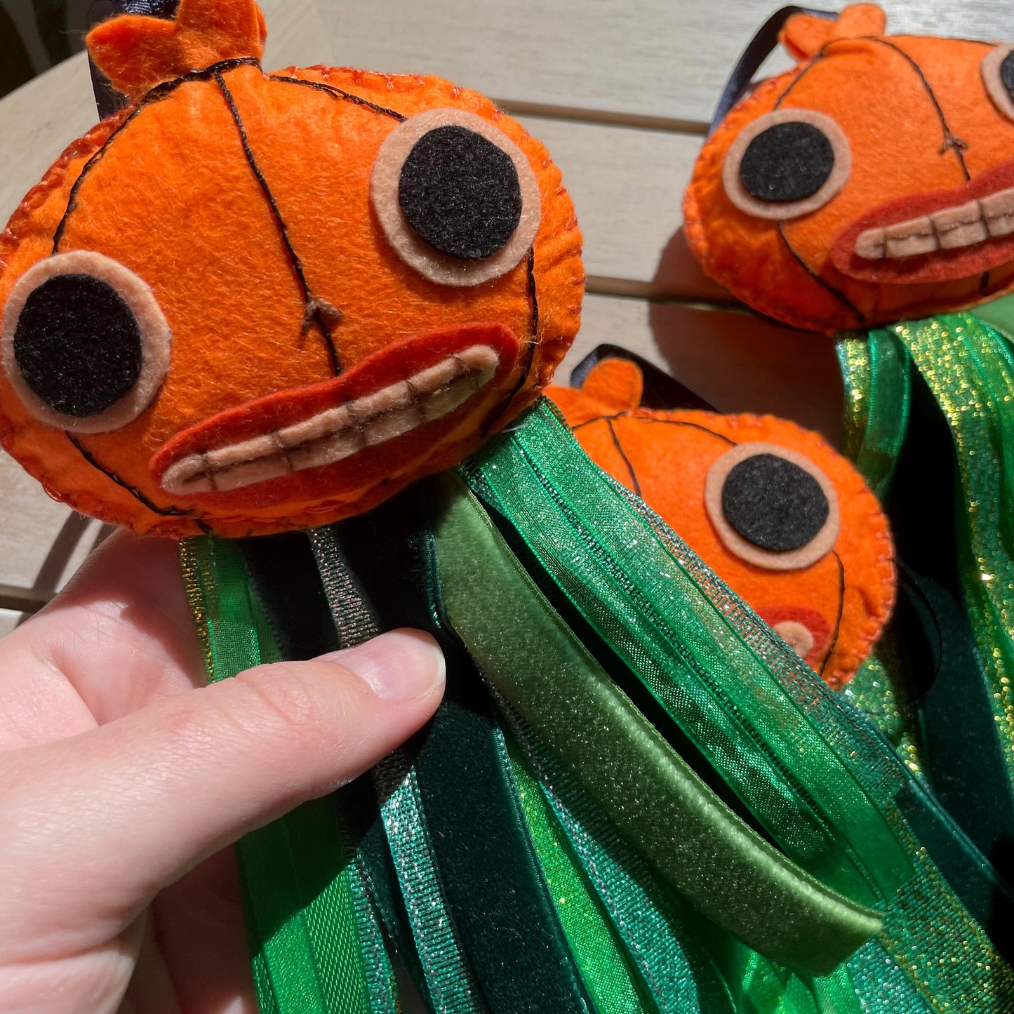 Enoch: Adorno de fieltro hecho a mano, Over The Garden Wall. Decoración para árbol de navidad y Halloween, Más Allá del Jardín