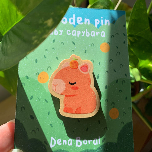Pin de madera natural Baby Capybara diseño original