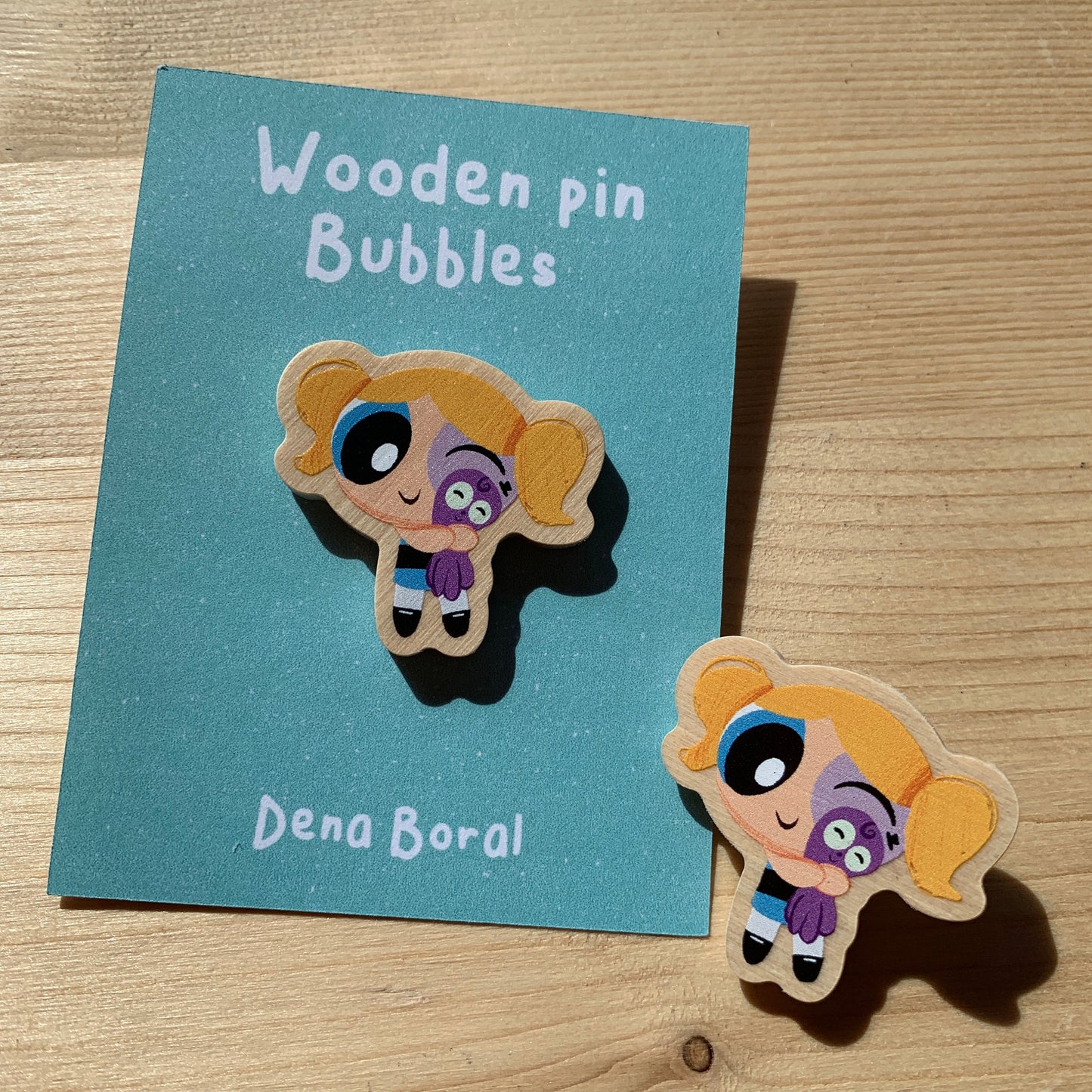 Pin de Madera Burbuja Las Supernenas | Bubbles The Powerpuff girls Wooden Pin Badge | Las chicas superpoderosas