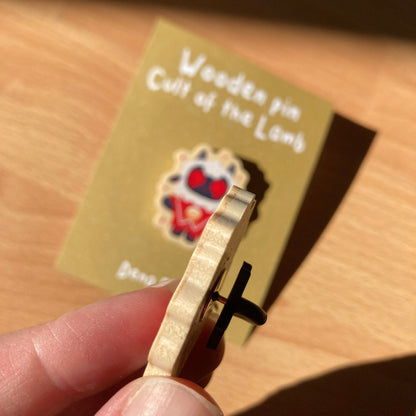 Pin de Madera Cult of the Lamb Ojos rojos| Wooden Pin Inspired | Pin Original Regalo Eco Friendly Madera Natural