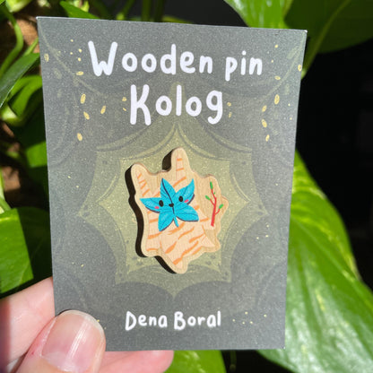 Pin de Madera Kolog azul Zelda | Zelda Blue Kolog Natural Wooden Pin Badge | ECO Friendly Pine Wood