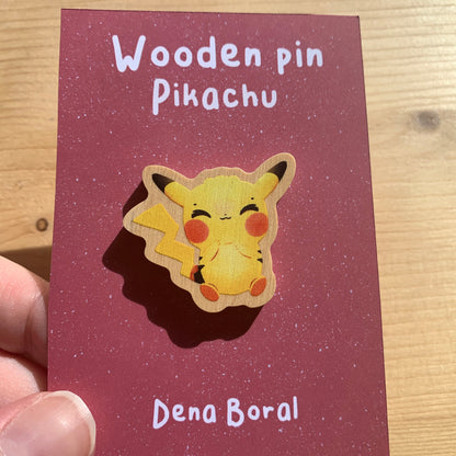 Pin de Madera Pikachu-poke|Pikachu-poke Wooden Pin Badge |