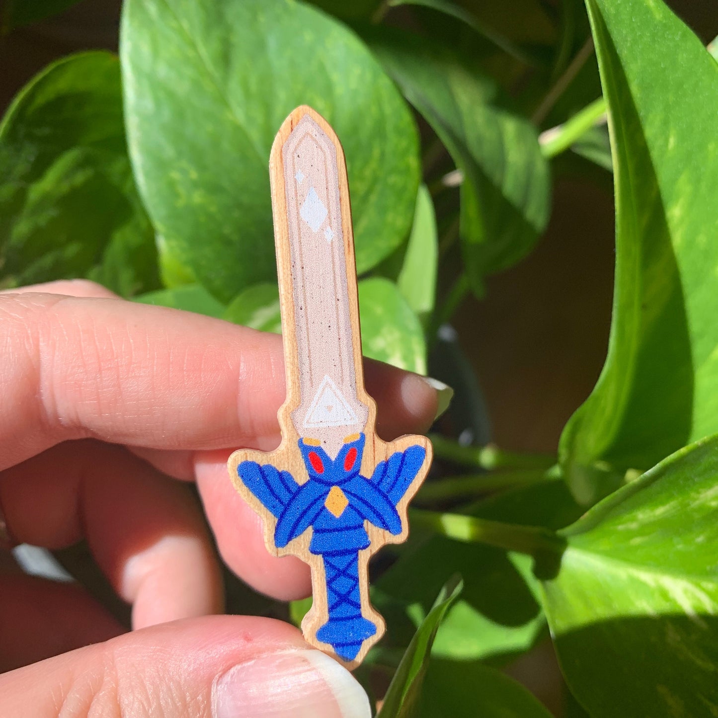 Pin de Madera Zelda Espada | Zelda Master Sword Natural Wooden Pin Badge | ECO Friendly Pine Wood