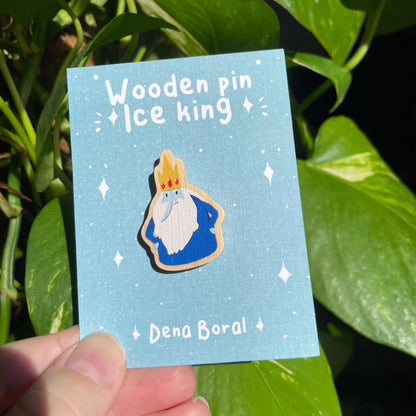 Rey Hielo Pin de madera natural | Madera natural de pino | Colección Hora de Aventuras | Adventure Time Ice King