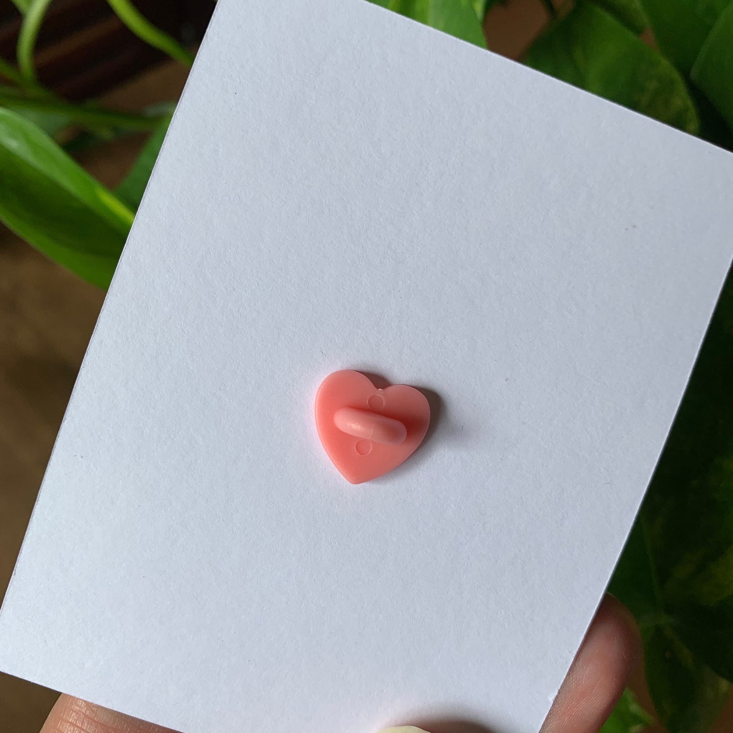 Pin de Madera Pingu Hambriento | Hungry Pingu Wooden Pin Badge | Meme Pingu