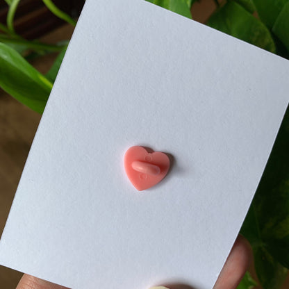 Pin de Madera Pingu Hambriento | Hungry Pingu Wooden Pin Badge | Meme Pingu