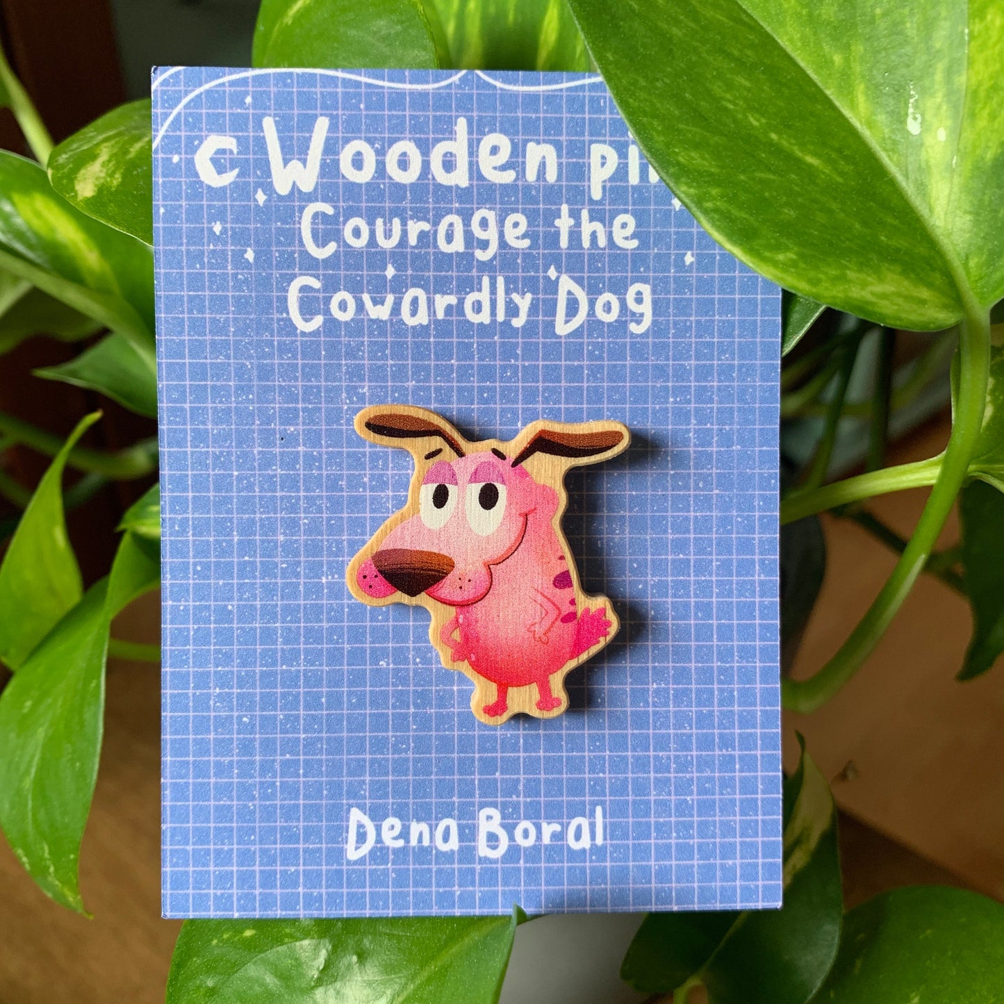 Pin de Madera Agallas el perro cobarde | Courage The Cowardly Dog Natural Wooden Pin Badge | ECO Friendly Pine Wood