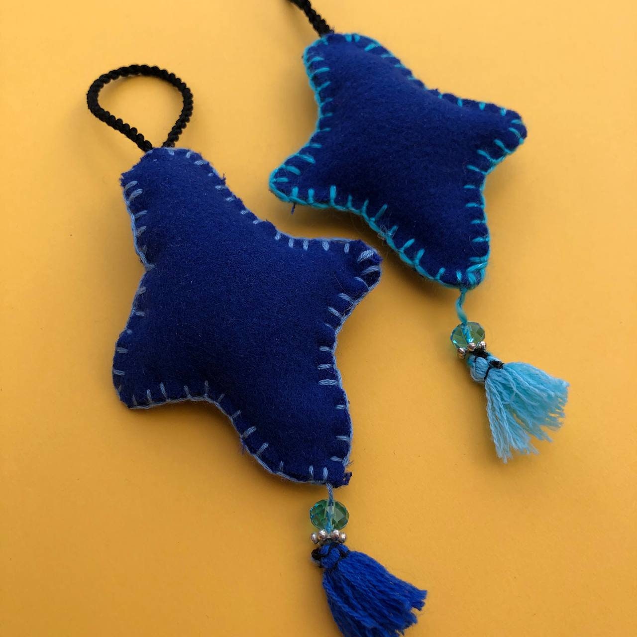 Estrellita | Adorno de fieltro hecho a mano, diseño original. Decoración Arbol de Navidad