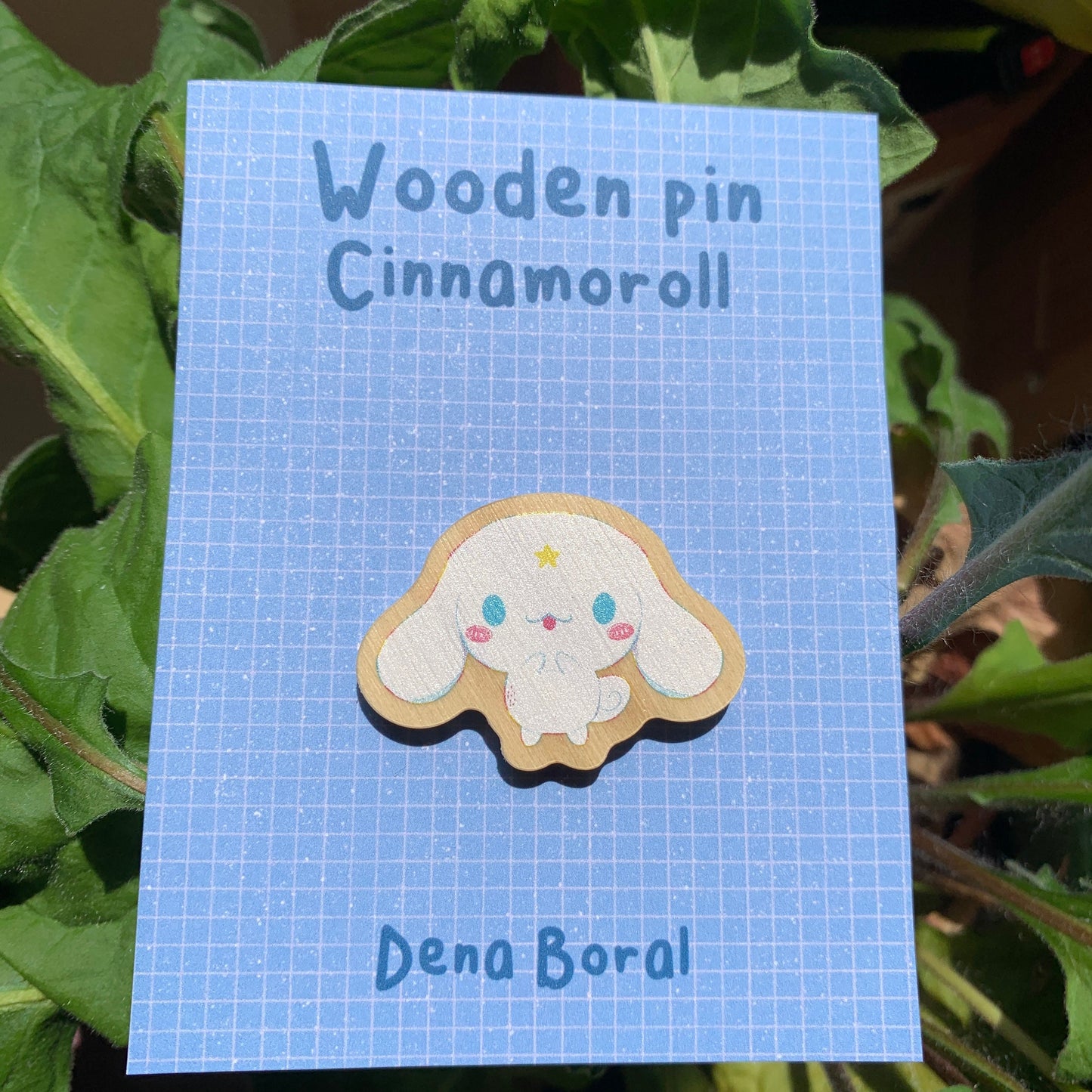 Pin de Madera Cinnamoroll | Cinnamoroll Wooden Pin Badge | Cinnamoroll