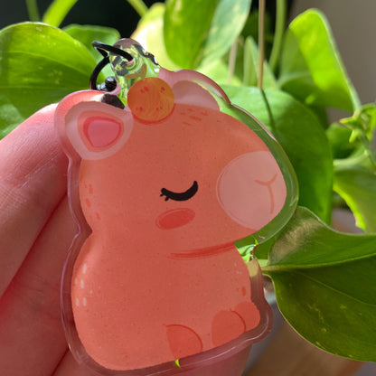 Baby Capybara Keyring: Llavero acrilico epoxy, Colgante llaves mochila