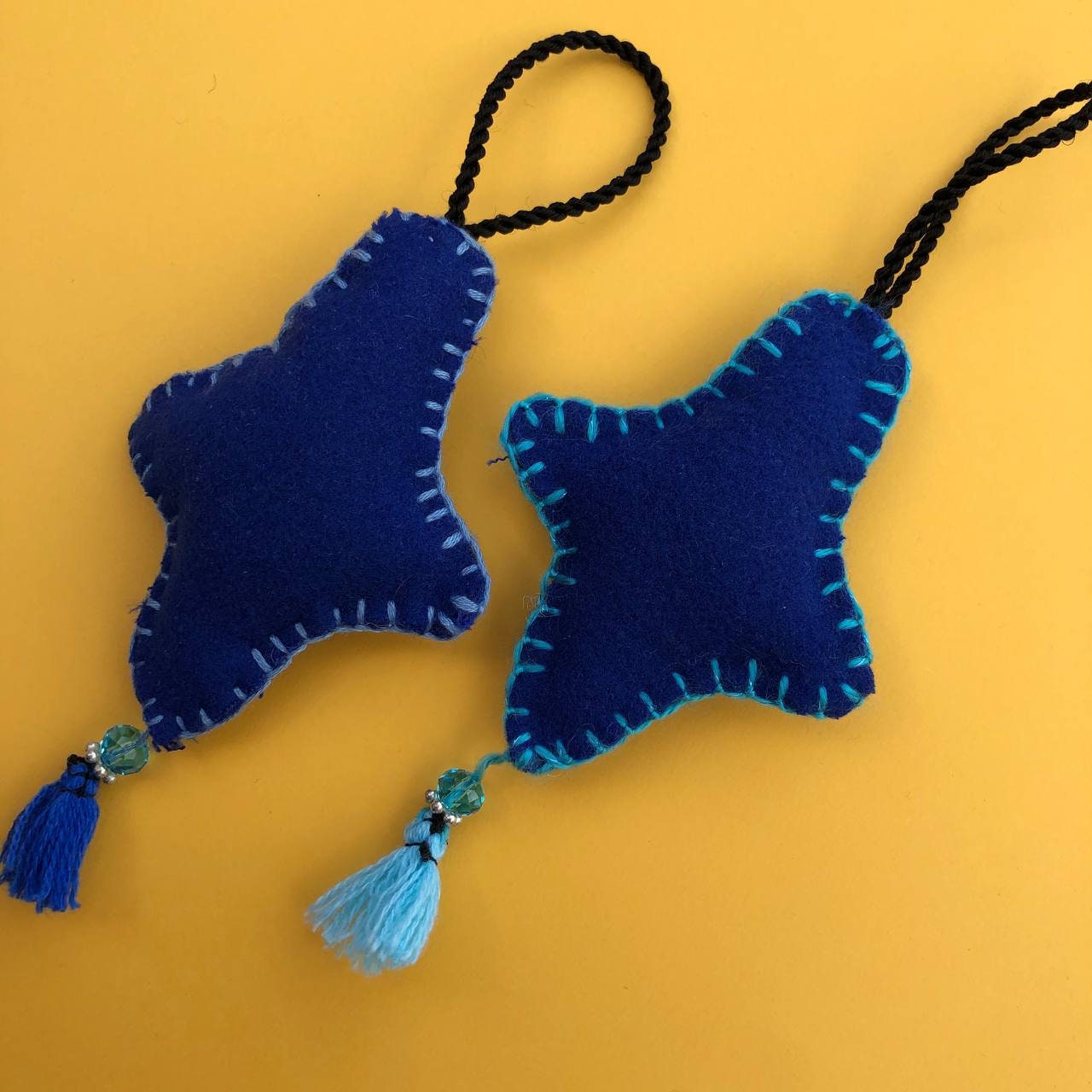 Estrellita | Adorno de fieltro hecho a mano, diseño original. Decoración Arbol de Navidad